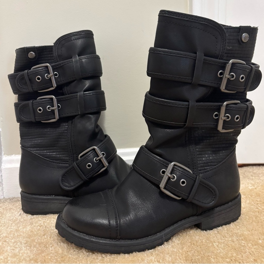 Roxy Black Leather Women's Moto Buckle Boots
Mid calf, size 6